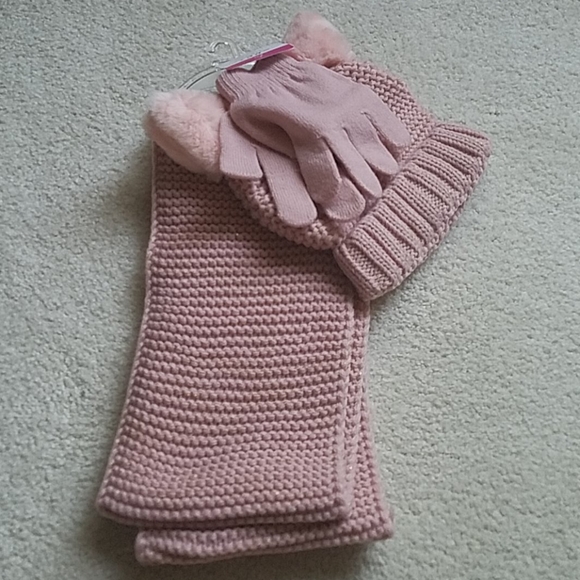 Girls hat, glove, and scarf set - Picture 2 of 7